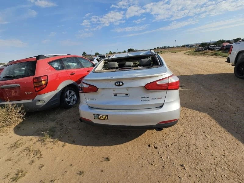 Pinza de freno de disco trasera derecha usada se adapta a: palanca GT hatchback trasero Kia Forte 2015 Foto 4 de 4
