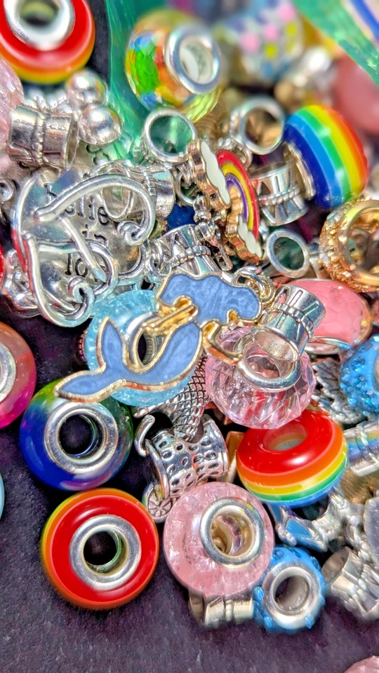 Lote de cuentas y dijes de agujero grande 6,9 oz | Vidrio, esmalte, tono plata Foto 2 de 4