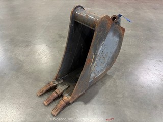 CNH Heavy Equipment Backhoe Excavator Digging Bucket Attachment bidadoo