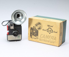 HERCO IMPERIAL OFFICIAL GIRL SCOUT CAMERA IN THE BOX WITH FLASH UNIT VERY CLEAN