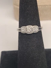 Cherished Promise Collection™ 1/8 CT. T.W. Diamond Three Stone Cluster Ring 925