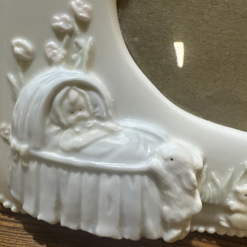 Moldura para foto Russ Berrie Baby's Baptism porcelana comporta 4"x5" menino azul L10 - Imagem 3 de 4