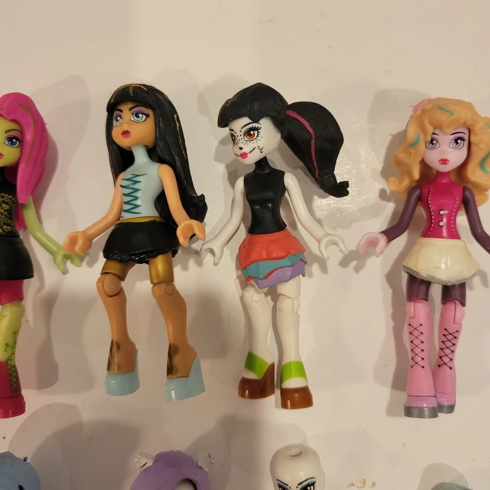 Mega Bloks Monster High Mini Figures lot - Image 3 of 4