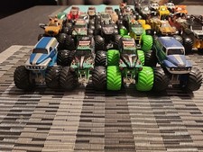 Monster Jam 1:64 Grave Digger Scratch And Dent 4 Truck Lot