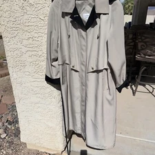 Regent Park Women’s Sz 14 Long Khaki Raincoat Trench S4