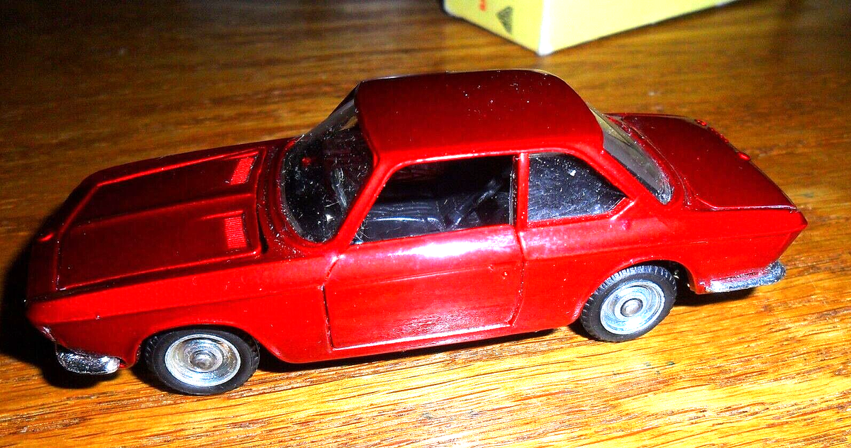 ミニカー POLITOYS-M No.546 BMW 2000CS Politoys ART 546 BMW 2000 CS Metallic Red Italy 1/43 Scale