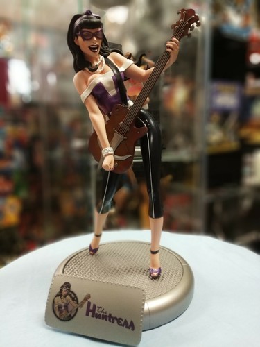 DC Collectibles DC Bombshells The Huntress Limited Edition - Picture 2 of 9