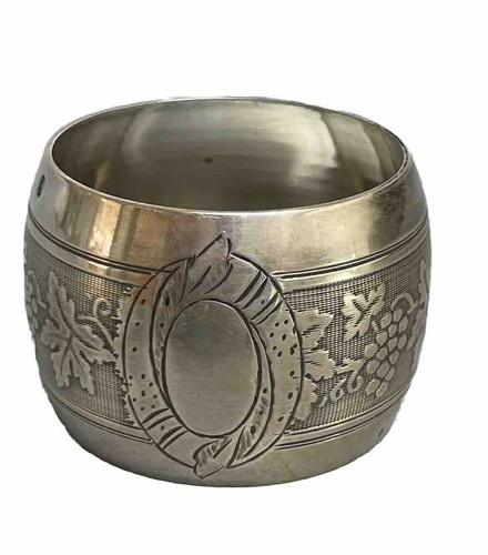 Rond de Serviette en ARGENT gravé PAMPRES de VIGNE & MÉDAILLON vierge