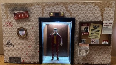 Arthur Fleck Phoenix JOKER custom Action Figure & Diorama! DC, Batman, Mcfarlane