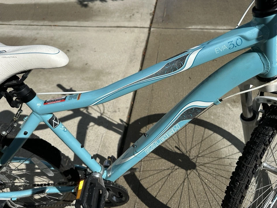 Bicicleta de montaña Raleigh Eva 3.0 para niñas Foto 3 de 4