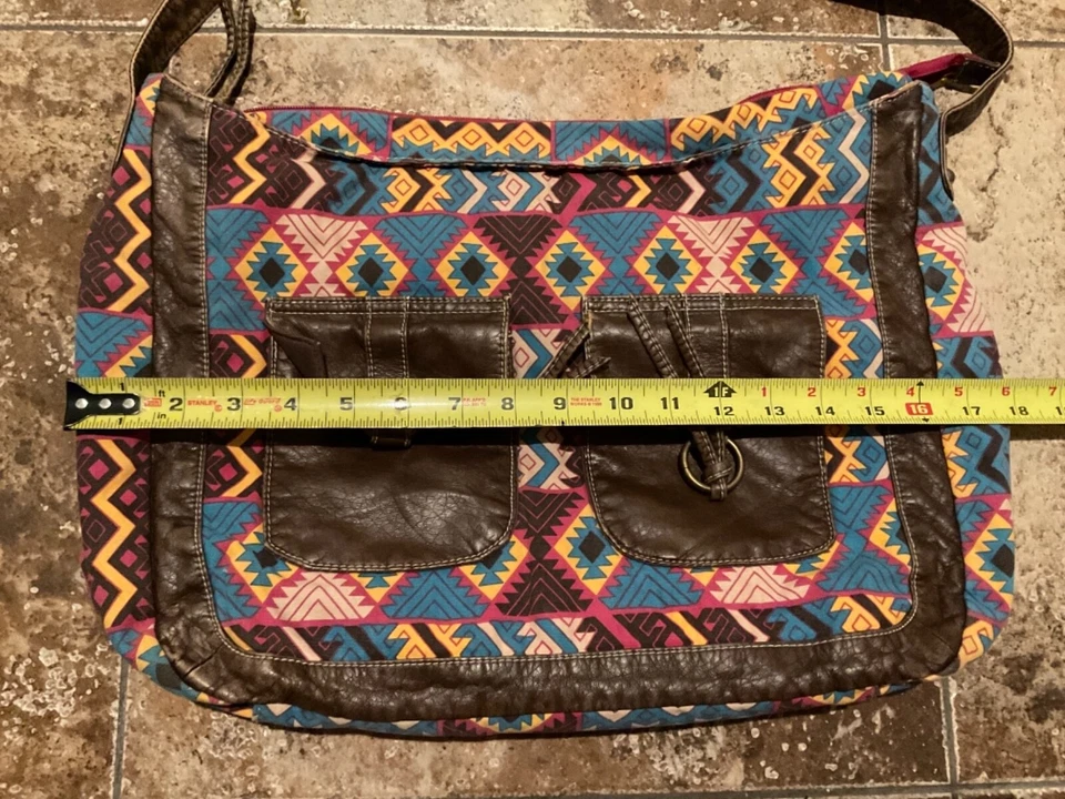 BOLSO DE HOMBRO BOHO DE LONA RUE21 RUE 21 USADO Foto 2 de 4