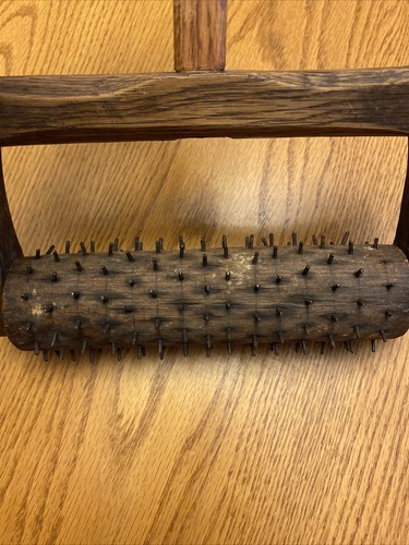 RARE! ANTIQUE TREEN CRACKER BISCUIT PRICKER ROLLING PIN EARLY WOOD WIRE TOOL - Picture 3 of 12