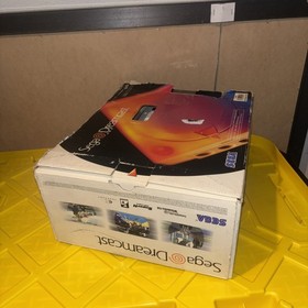 SEGA Dreamcast HKT-3020 Console - White W/ Box, 7 Games, Cords and 2 controllers