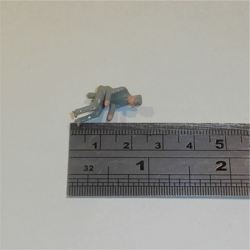 Dinky Toys 272 276 286 Ford Transit Grey Plastic Driver Figure - Picture 3 of 4