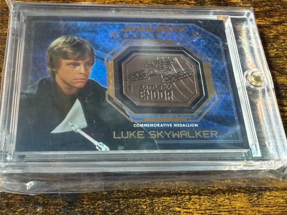 2015 Topps Star Wars Luke Skywalker Masterwork  Commemorative medallion - Image 2 of 3