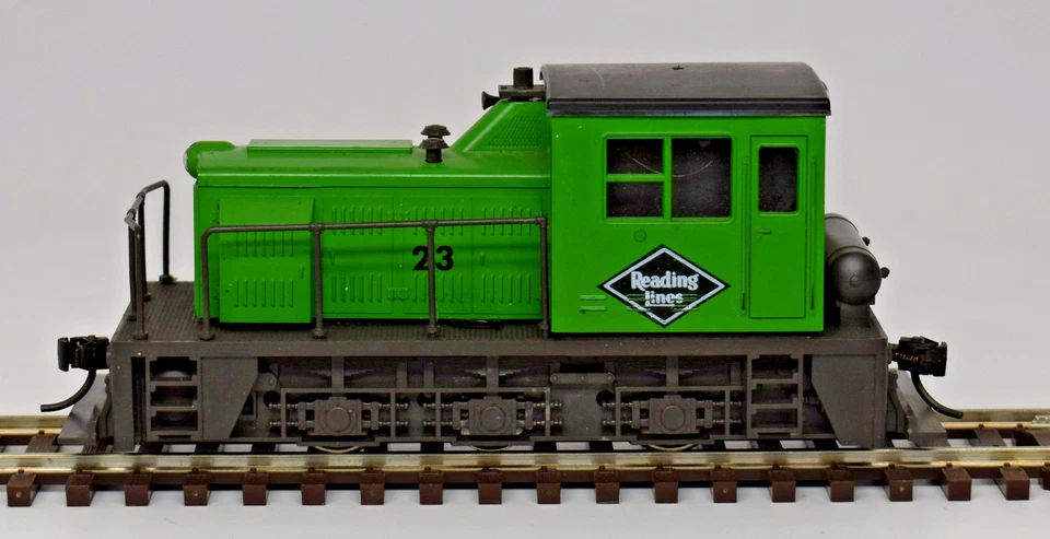 ATLAS O SCALE 2-RL #23 RDG READING LINES WDT SWITCHER 6123 W/KADEES RUNS & LIGHT - Image 4 of 4