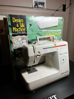 #ad EURO PRO X DELUXE DENIM AND SILK SEWING MACHINE 7100 *UNTESTED* $60.00