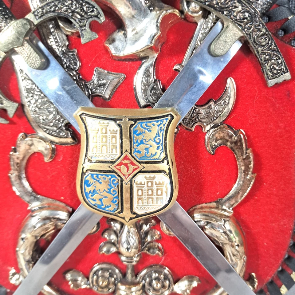 Escudo de armas medieval vintage decoración 8,25x10" metal, madera y plástico #5077L387 Foto 3 de 4