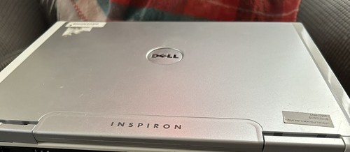 Portatile Dell Inspiron con borsa e cavo. Ha bisogno di informazioni sulla password incluse. - Foto 9 di 9
