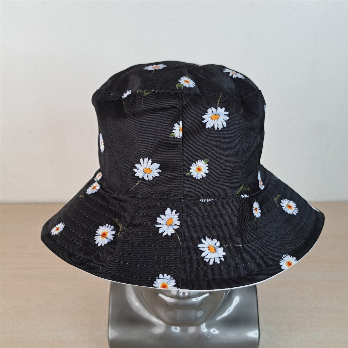 ALICE OLIVIA DAISY BUCKET HAT Alice + Olivia Daisy Reversible Bucket Hat – New With Tags main image 2