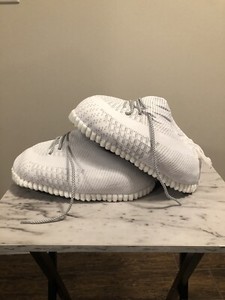 yeezy comfy slippers
