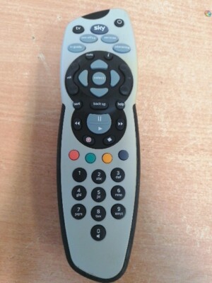 Original Sky Plus Fernbedienung - nur Einheit grau/schwarz (URC-1652-00-01 R00) 9f