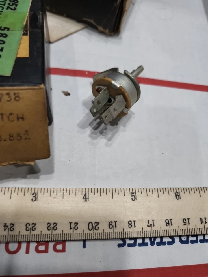 Новый из старых запасов GM 1961 Oldsmobile стандартный выключатель вентилятора нагревателя 580738 (EXC. F85)  - Изображение 2 из 2