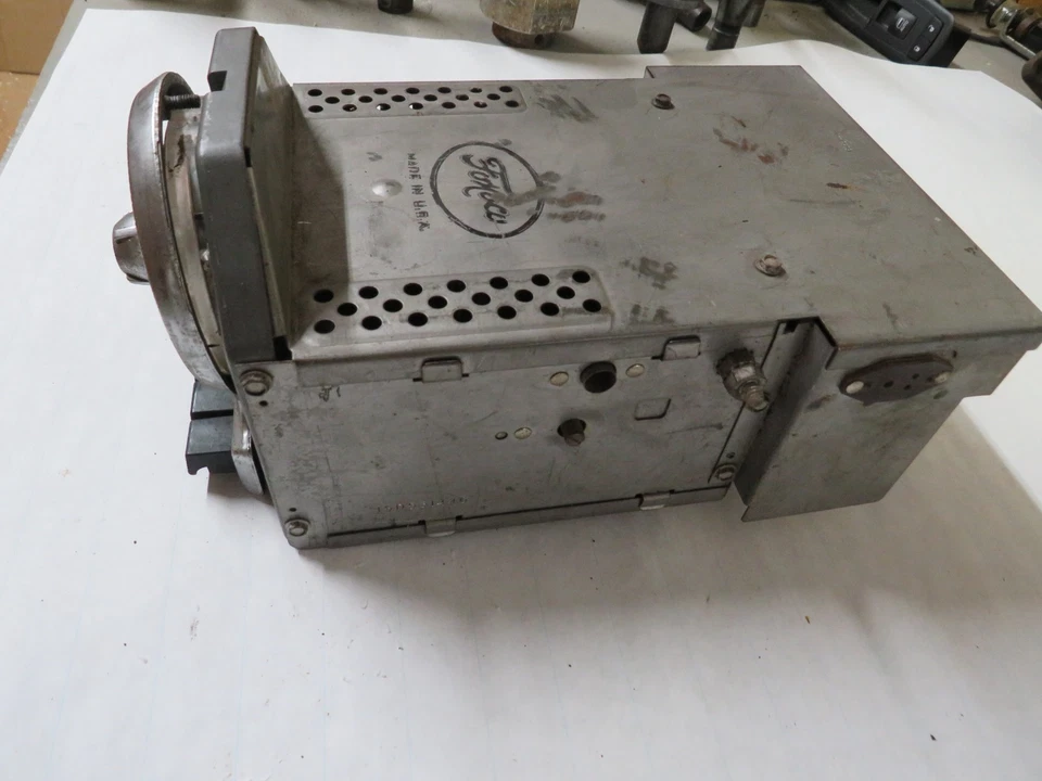 1955 55 Ford Crown Victoria Fairlane Customline Radio AM Pushbutton ~ FoMoCo - Image 4 of 4