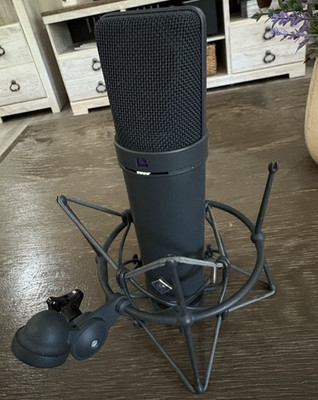 Neumann U 87 Ai Set Large-Diaphragm Condenser Microphone Matte Black XLR Wired