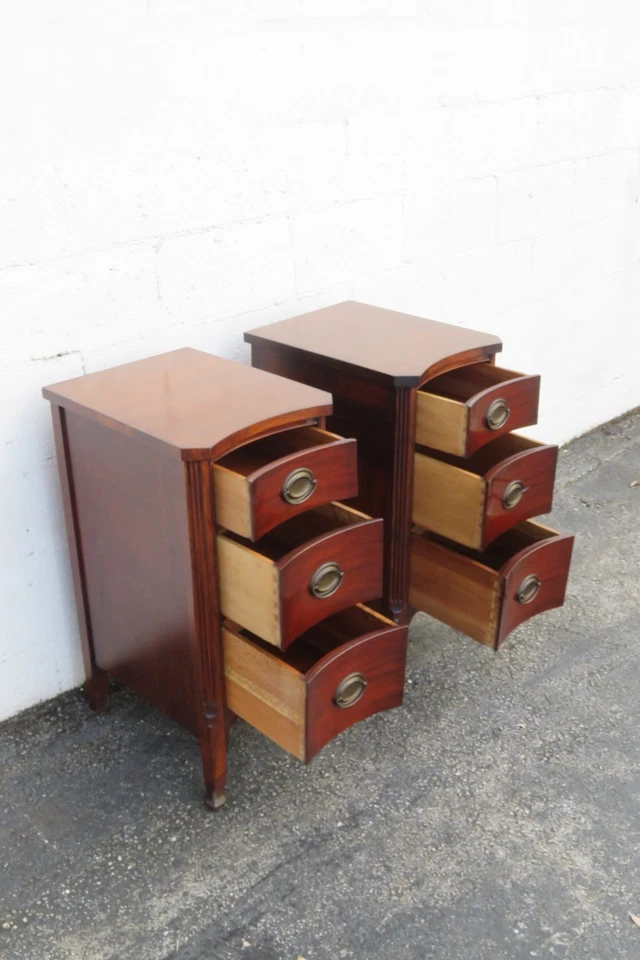 Mesitas de noche estrechas altas de caoba de la década de 1940 mesitas de noche laterales un par 6141 Foto 3 de 4