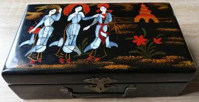 Vintage ! Boîte à Bijoux Chinoise en Bois Laqué Noir - Décor en Nacre - - Photo 1/4
