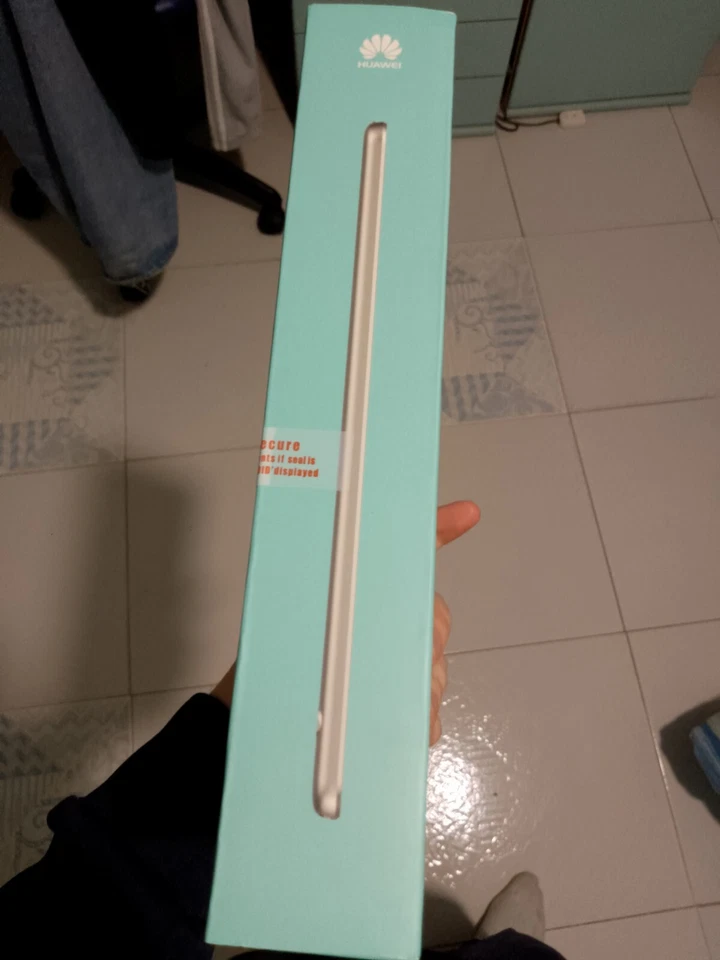 HUAWEI MEDIAPAD T3-10 con cover, LCD 9,6", ANDROID 7, 2GB RAM, 16GB,WEBCAM, WIFI - Immagine 2 di 4