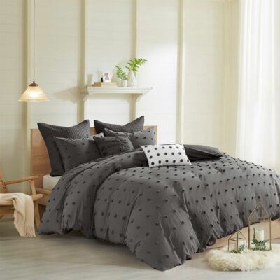 bedding set with throw pillows