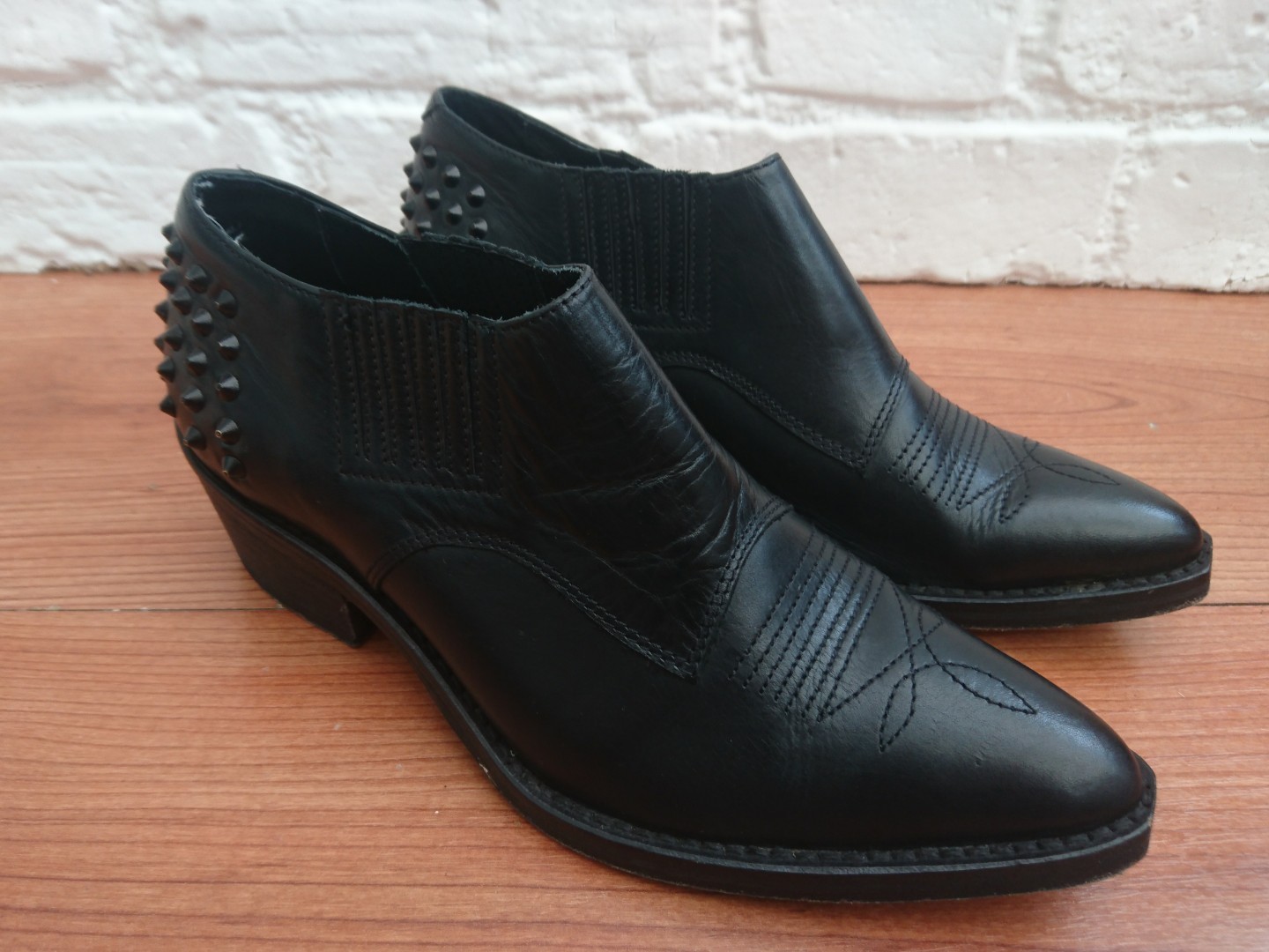 Sandro Paris Spike Studed Short Black Leather Cowboy Ankle Boots Size 36 UK 3 Sandro Paris Spike Studed Short Black Leather Cowboy Ankle Boots Size 36 UK 3