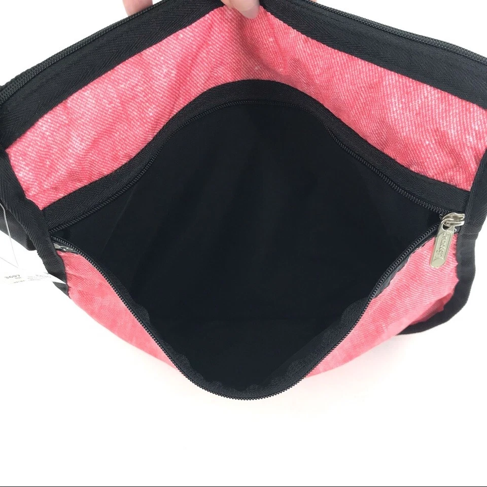 Lesportsac 粉色牛仔流浪汉包 | 全新带标签 — 第 2/4 张图片