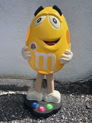 USA M&Mディスプレイ　イエロー M&M Store Display - Yellow - FiftiesStore.com