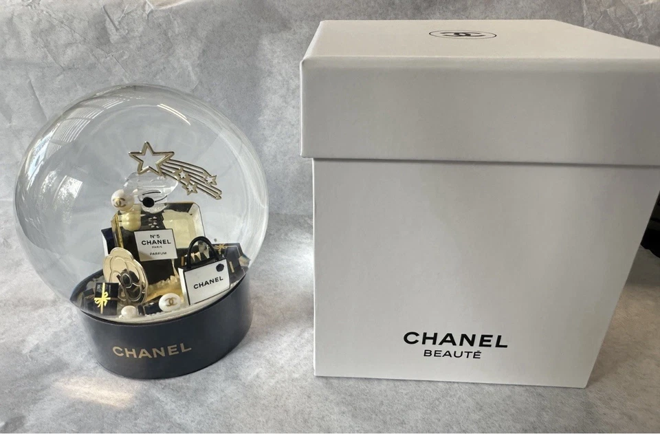 Chanel 2025 schwarze Schneekugel VIP Geschenk neuestes Modell 🇬🇧 Verkäufer - Bild 2 von 4