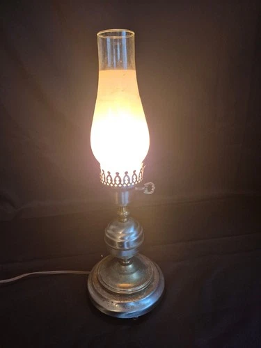 Vintage Lamp UNDERWRITERS LABORATORIES Brass Hurricane  w/Glass Electric..