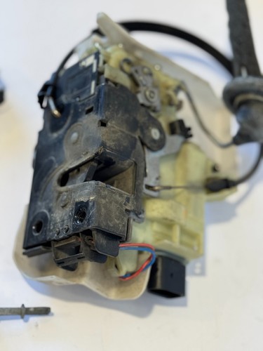 1999-2005 VW MK4 JETTA TDI DRIVER FRONT LEFT DOOR LATCH & ACTUATOR OEM - Picture 6 of 8