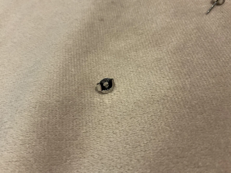 Серьги-гвоздики с одним круглым бриллиантом 1,0 карата с лабораторным покрытием из платины 925 - Изображение 4 из 4