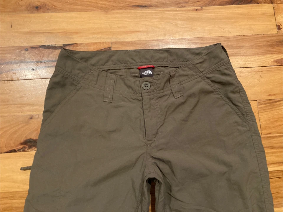 Bermudas largas capri de nailon verde The North Face para mujer etiqueta 4 se adapta a 29 x 15 Foto 3 de 4