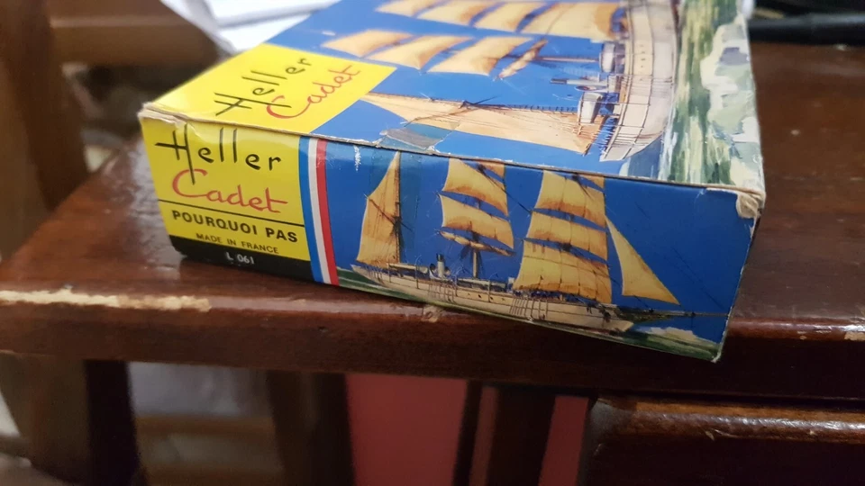 HELLER CADET 1/400 POURQUOI PAS BARCA A VELA PLASTIC MODEL KIT VINTAGE - Immagine 3 di 4