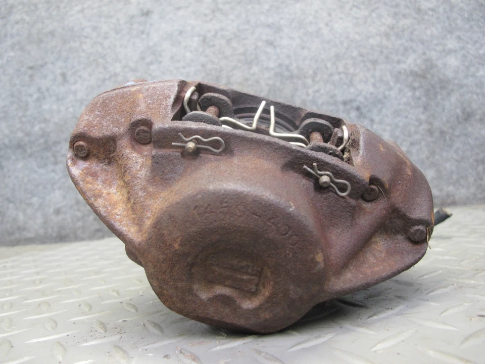 74-76 MERCEDES W115 240D PINZA FRENO DELANTERA DERECHA OEM Foto 4 de 4