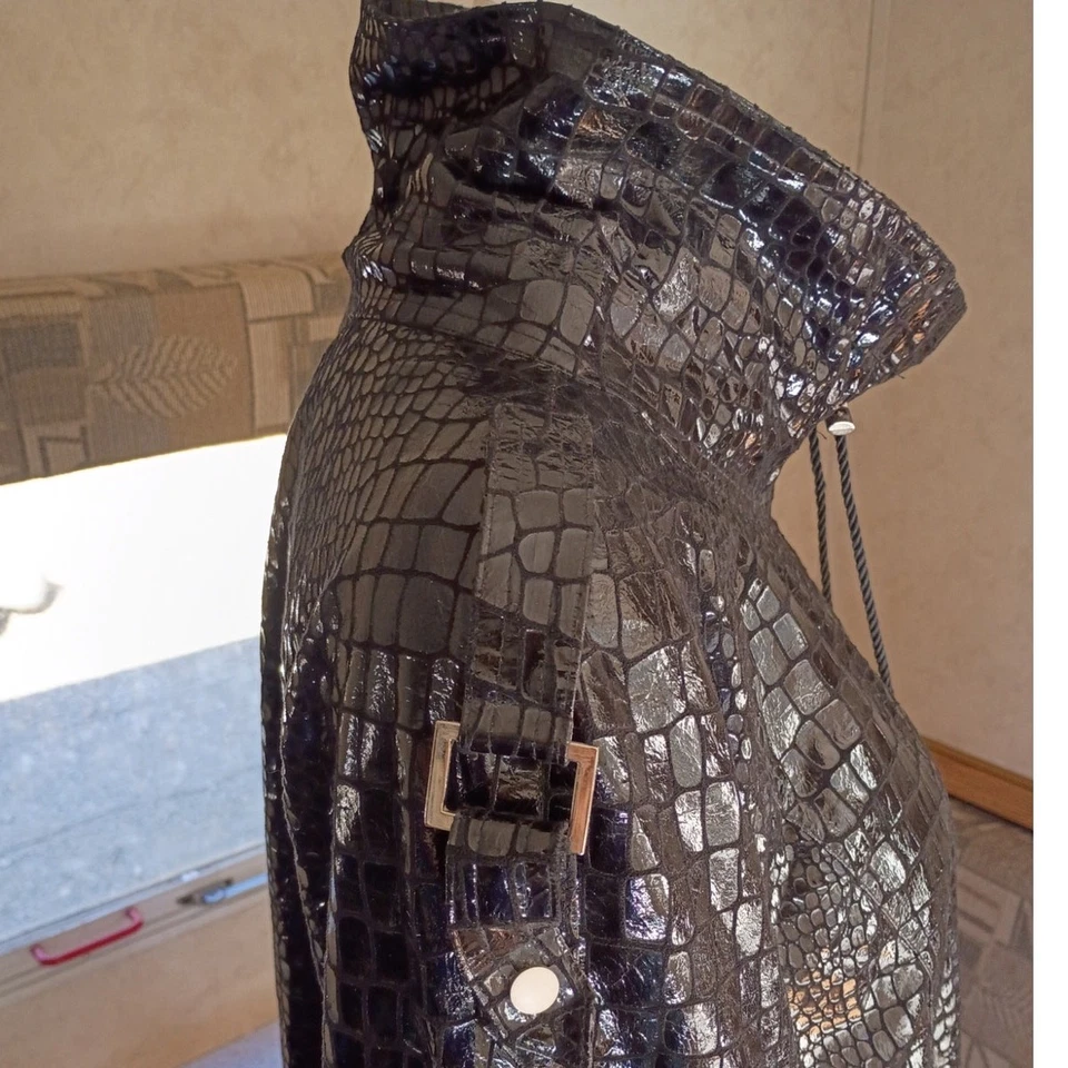 Chaqueta De Colección Berek Croc Negra Brillante Repujada XL Declaración Art-to-Wear Años 80 Glam Foto 4 de 4