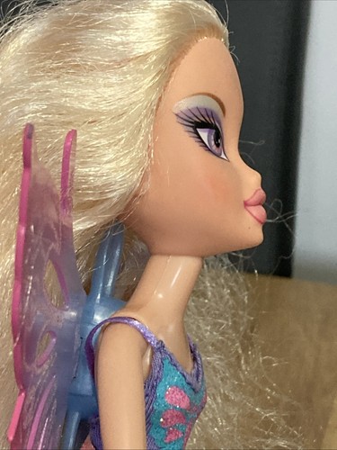 Bratz Doll - Pixiez Dee with wings, shoes/feet - Picture 10 of 19