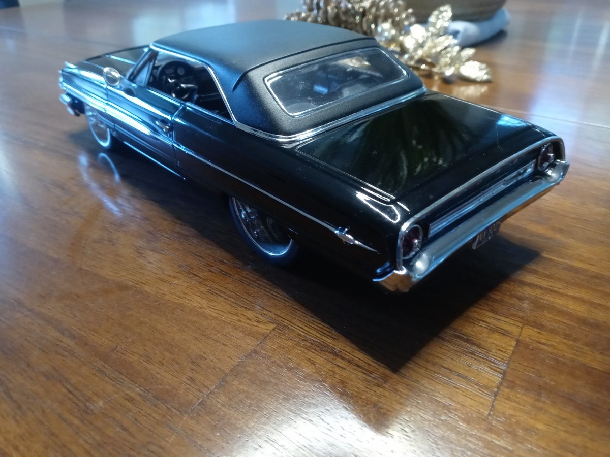 1/18 GreenLight Custom Black 1964 Ford GALAXIE 500 MIB Man In