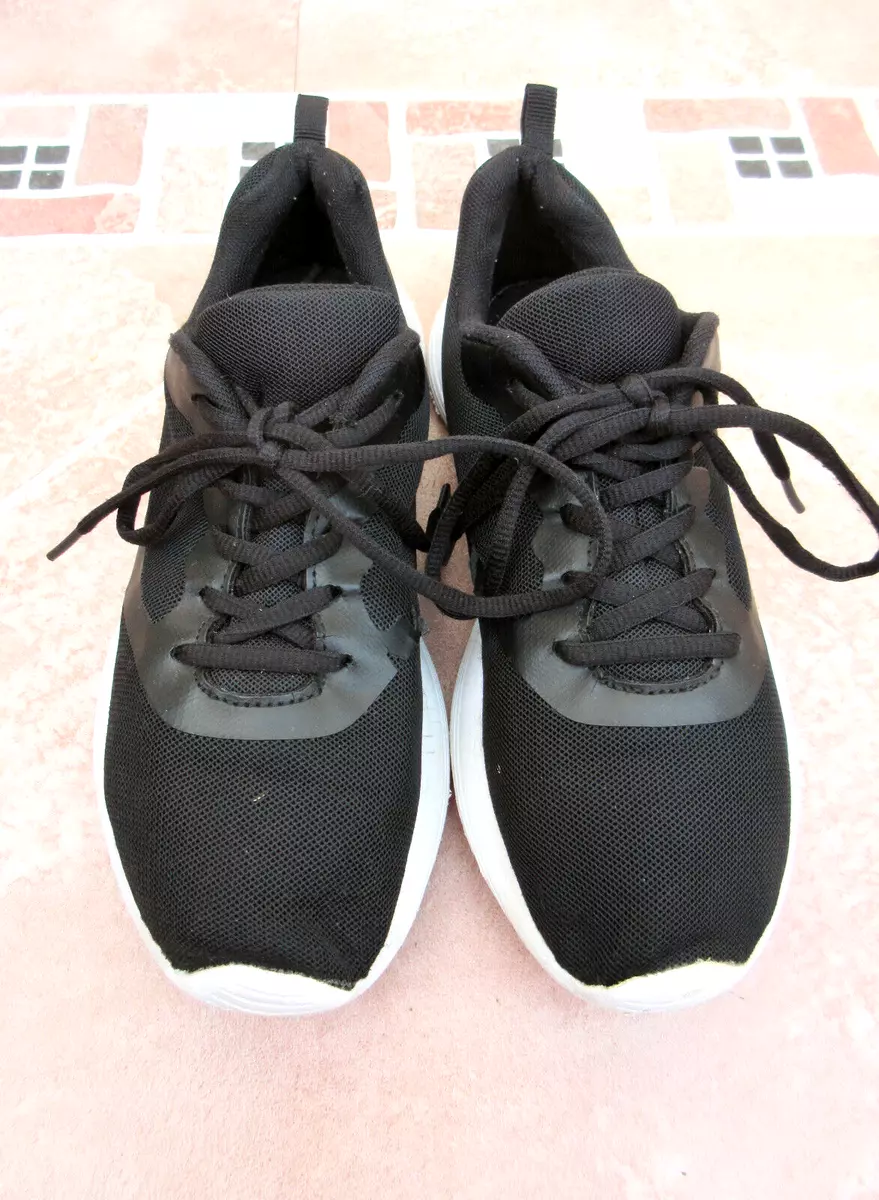 Workout Womens Black Lightweight Lace up Trainers Shoes size 5.5 With Flaw