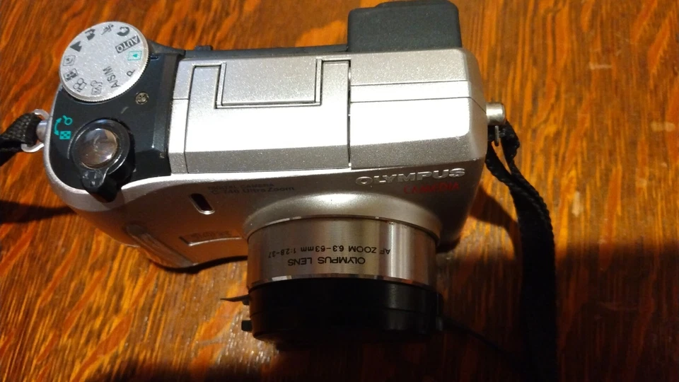 Olympus Digital Camera C-740 Ultra Zoom 3.2MP Digital Camera 30x - TESTED ✅ - Image 4 of 4