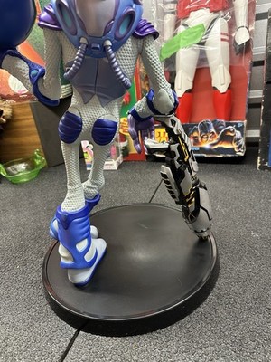 Destroy All Humans Collectors Crypto-137 Edition Statue 24