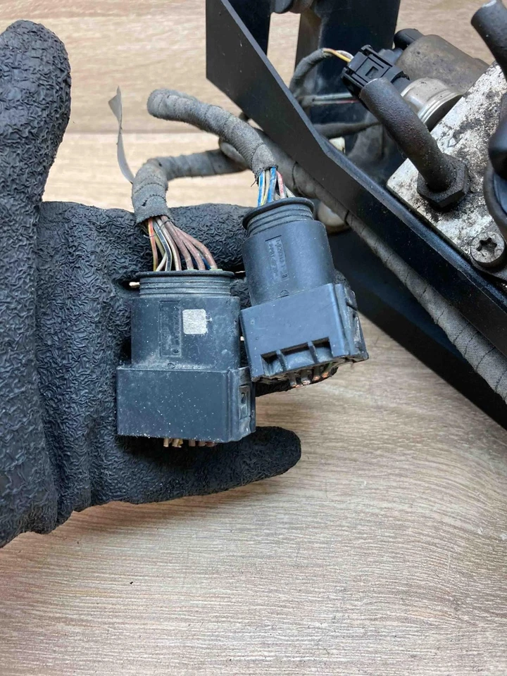 6760840 Active stabilizer control/valve assembly Fits for BMW 5 E60 E61 - Image 4 of 4